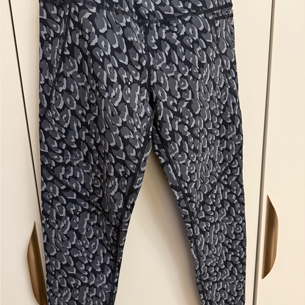 Sweaty Betty Women's NWT Black Leopard Print Legging - Picture 4 of 7